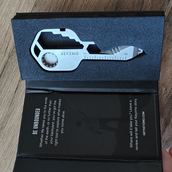 NIB Keyzmo multi-function tool - Picture 3 of 3